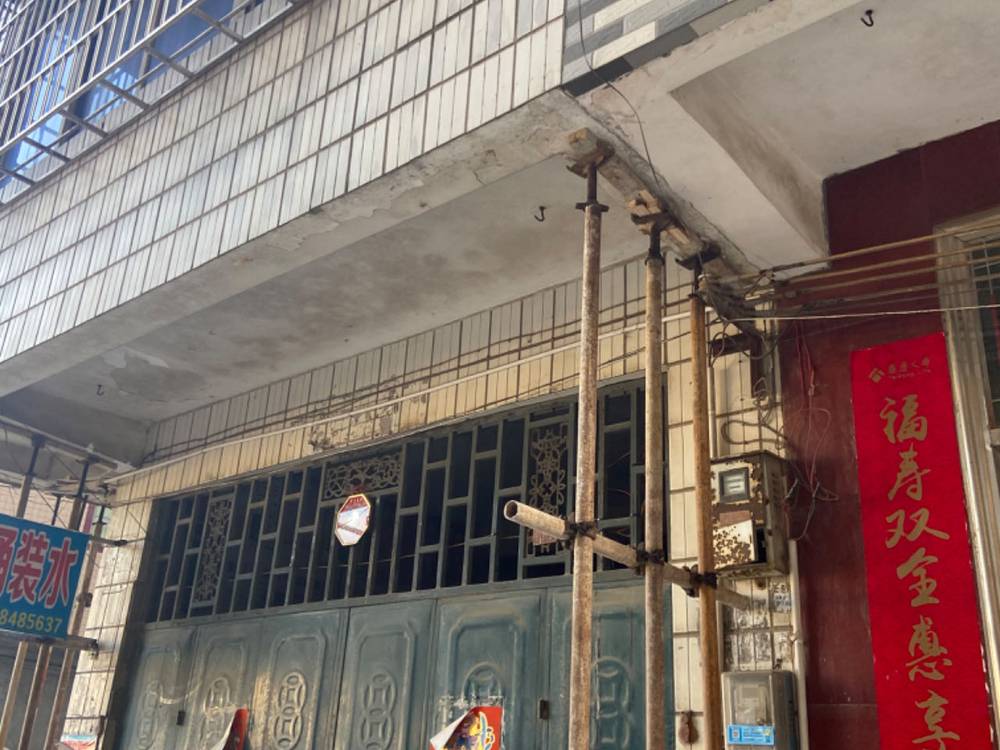 西安某樓房周邊挖土方導(dǎo)致地基下沉錨桿靜壓樁加固